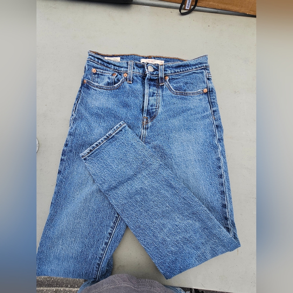 Levi's jeans size 25